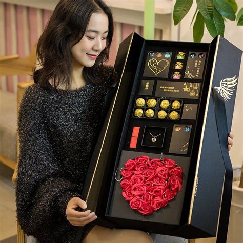 Bisa juga agak kotak, tapi tidak tajam. Romantik Hari Kekasih Cina Hari Valentine Hadiah untuk ...