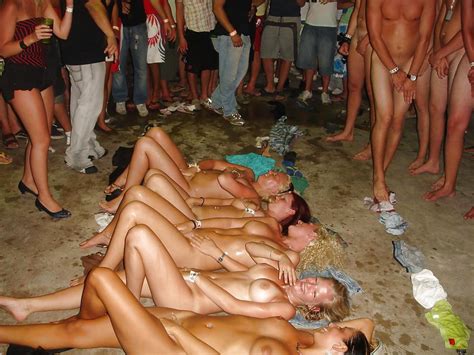 Group Sex Amateur Beach Rec Voyeur 45 Pics Play Nude Male Men Couples