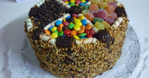 Aunque por mi zona (comunidad de madrid) se encuentran en muchos comercios, son facilísimas de hacer. Torta de golosinas fácil y rápida Receta de GRINGA- Cookpad