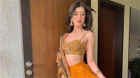 Rhea Kapoor Karan Boolani Wedding Shanaya Kapoor Looks Steamy In ₹78k Lehenga Fashion Trends