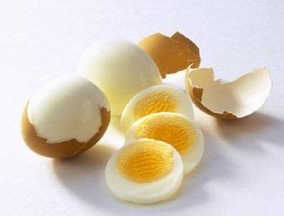 Far cuocere le uova oltre i dieci minuti provoca solo un cambiamento. Mangiare senza uccidere: Uova sode ripiene con pesto e ...