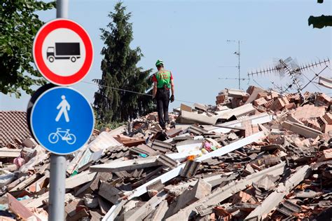 Northern Italy Hit by Second Deadly Earthquake - The New York Times