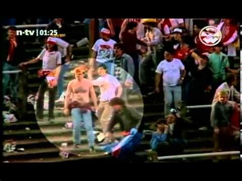 The heysel stadium disaster was a human stampede that occurred on 29 may 1985 when mostly juventus fans escaping from a breach by liverpool fans were pressed against a collapsing wall in the heysel stadium in brussels, belgium. Die Fußball Tragödie im Brüsseler Heysel Stadion ( 2 ...