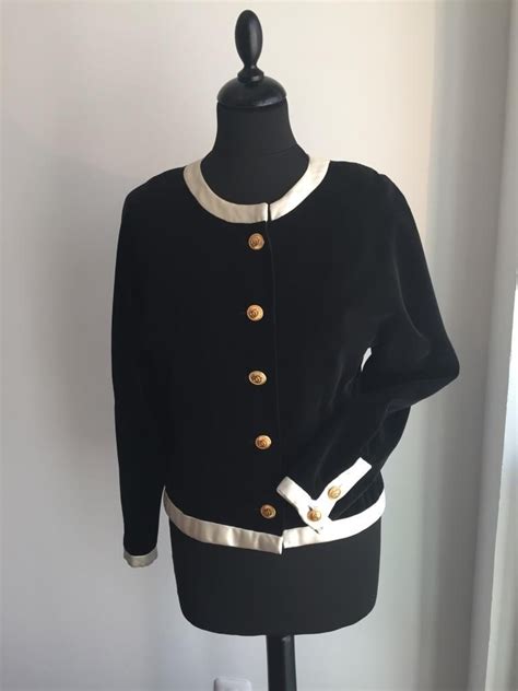 Chanel Boutique Veste En Velours De Soie Noire Col Et Bas Ornés De