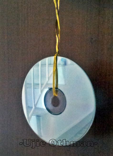 Supaya tempat tinggal atau rumah aman dari gangguan jin, santet dan teluh, ada yang menyebutkan menempatkan benda ini dirumah bisa membuat rumah menjadi aman. Titian Perjalanan : Cara Mudah Halau Burung Dari Tanaman Anda