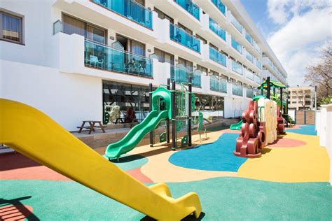 It features a sun deck and a bar, as well as spa facilities including massage, a spa area and a turkish bath. Best Maritim, hotel en Cambrils - Viajes el Corte Ingles