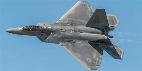 F 22 Raptor Fighter Jet Soars Through The Air In Crazy Up Close Photos