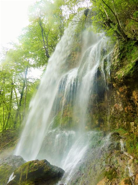 Hier stürzt der abfluss der am rande der schwäbischen alb entspringenden quelle des brühlbachs 37 meter frei in die tiefe. Bad Urach - Wasserfall | Bad urach wasserfall, Uracher ...
