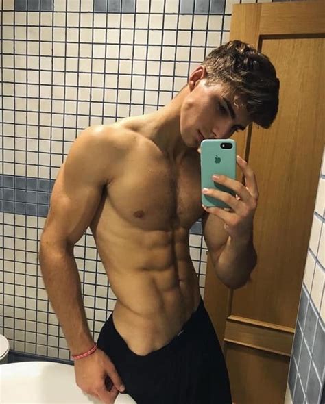 Best Selfie Poses For Guys To Copy Right Now Fashion Hombre