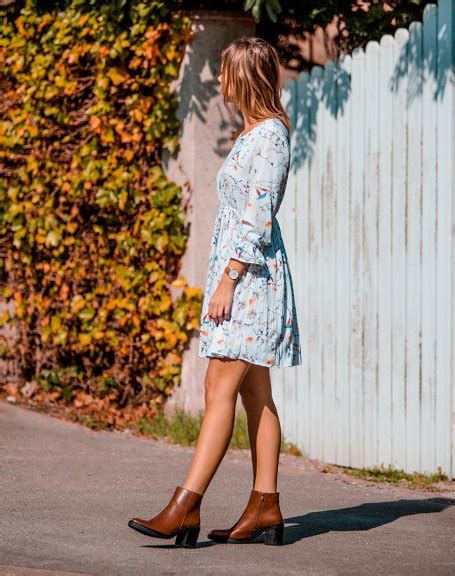 Bottines blanches femme bottes talons carrés bottines talon carré bottines montantes esveva bottes hiver pour femmes, 3 couleurs, tendance, punk, talons hauts carrés, bottines noires. Chaussures femme : Bottines camel à talons carrés et à ...