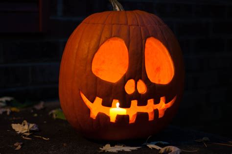 Fall is quickly approaching, and its time for cooler weather, sweaters, and fall decor. Free Online Pumpkin Carving Template Stencils Designs and ...