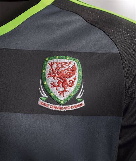 Wales adidas trikot discover cheap clothes, shoes and accessories for men at our shop outlet. Wales EM 2016 Auswärts-Trikot veröffentlicht - Nur Fussball