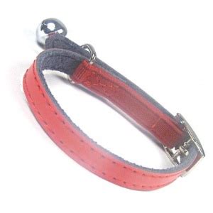 With comfortable cat harnesses, collars and leashes, you can keep your cat safe and give her a dash of personality. Plain Red Leather Cat Collar - coolcatcollars.co.uk