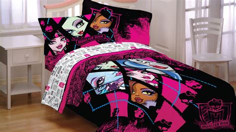 Well, monsters high would make a great room theme for any girls. 4pc MONSTER HIGH Dolls TWIN BEDDING SET Pink Skulls Bows ...