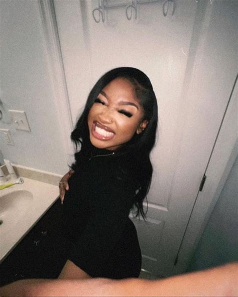 Download Beautiful Black Woman Bathroom Selfie Wallpaper