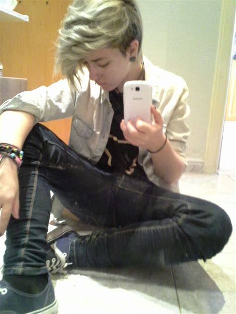 Short androgynous haircuts, whatever they are, often show simplicity at a different angle. Short hair inspiration | Androgynous girls, Tomboy ...