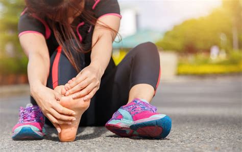 6 Signs Youre Wearing The Wrong Running Shoes