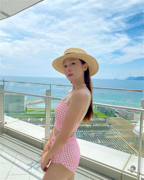 Jessica Jung Pretty In Pink Swimsuit In Latest Instagram Photos Kpophit Kpop Hit