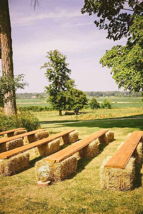 25 Chic Rustic Hay Bale Decoration Ideas For Country Weddings Page 4