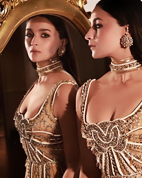 Mommy Alia And Her Creamy Cleavage Is Just Irresistible 🔥👅🤤 Rindianactressx