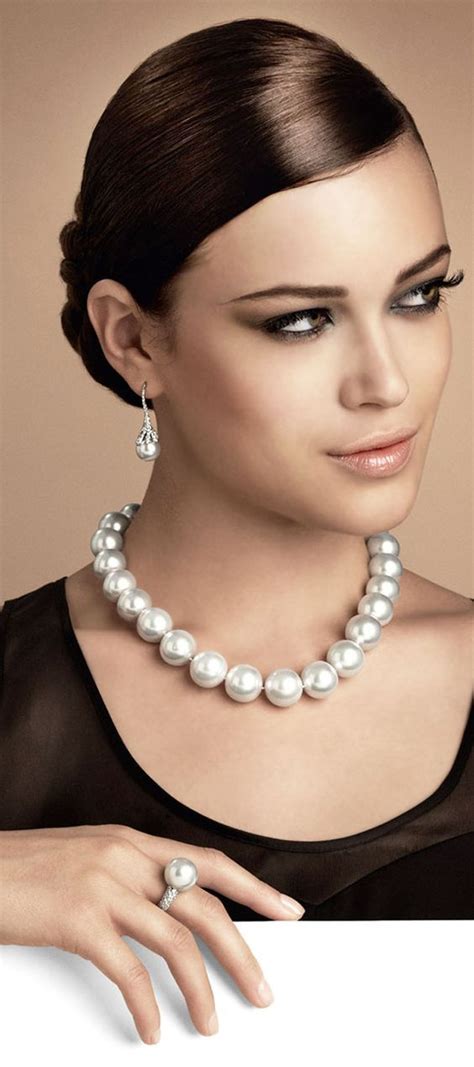 ️km ️ Pearl Necklace Designs Pearl Necklace Outfit How To Wear A