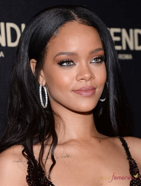 Famosas Con Los Ojos Bonitos La Mirada De Rihanna