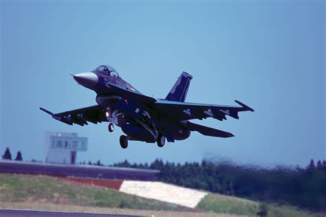 The other roughly 40% is made in the us. File:JASDF Mitsubishi F-2 (18).jpg - Wikimedia Commons