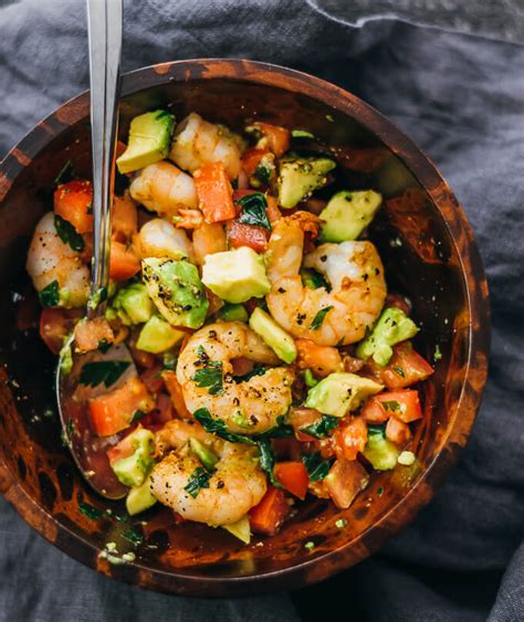 Cold shrimp recipes appetizers i̇le i̇lgili sayfalar. Easy shrimp avocado salad with tomatoes and feta - savory tooth
