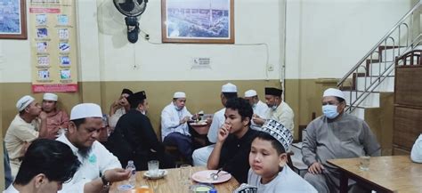 Itu mah bukan sholat subuh namanya tp persiapan buat sholat dhuha. Diminta Sambutan Usai Sholat Subuh, Al Haris : Saya Datang ...