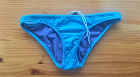 How To Choose An Ideal Surf Bathing Suit For Women