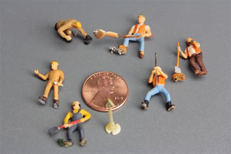 Ho Scale Finished Models Of 6 Different Painted Figures For Your Model