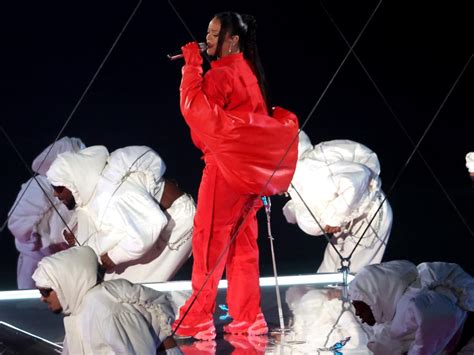 see new videos of rihanna s backup dancers practicing on a moving super bowl stage and nailing