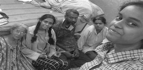 بھارت میں قرض کے بوجھ تلے دبے خاندان نے موت کو گلے لگالیا