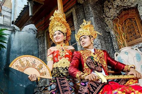 Why Do Indonesian People Rarely Wear Traditional Costume Every Day