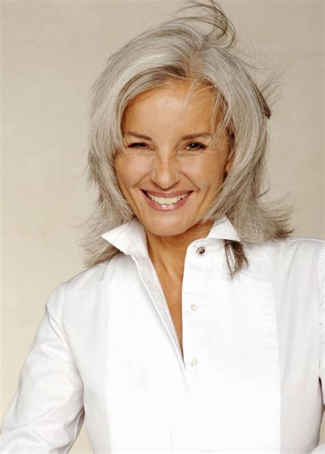 Women's hair begins to thin as. 21 Impressive Gray Hairstyles For Women - Feed Inspiration