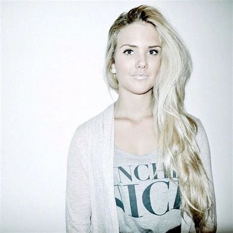 Here are some highlights from silje norendal's career. Norwegian Snowboarder Silje Norendal is White Hot - Barnorama