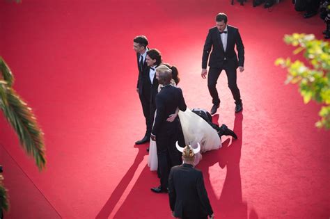 Man Crawls Under America Ferreras Dress At Cannes Popsugar Celebrity
