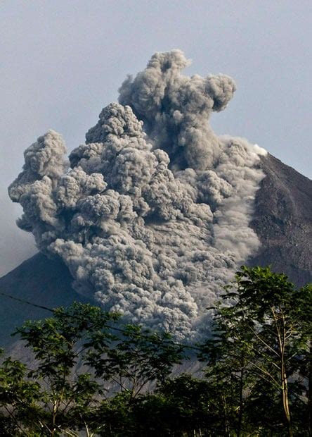 Indonesia Volcano Aftermath Villagers Around Mount Merapi Bury Their