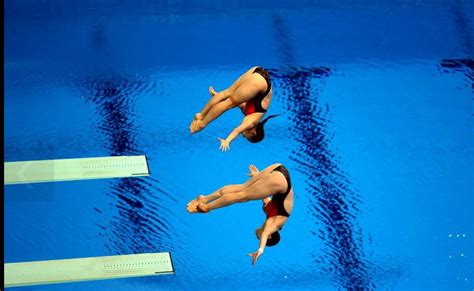 東京奧運女子3公尺 跳板 跳水資格賽30號登場，卻發生令人尷尬的一幕， 墨西哥 選手 查維茲 （arantxa chavez）上場時，站在跳板上準備跳水動作時，因身體重心不穩，直. 必撐運動員：易思玲（中國）、杜麗（中國）