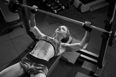 Why Dont More Women Bench Press Bench Workout For Women Scary Symptoms