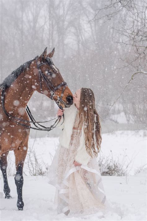 Schleu war als führende ins springreiten gegangen. Prom Photo Shoot in 2020 | Pferd, Reiten, Springreiten