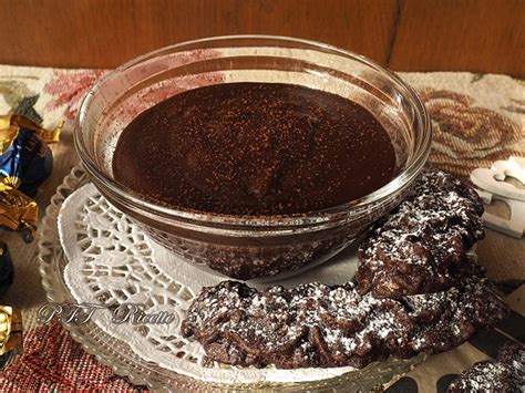 Gli amanti del tè potranno seguire lo stesso procedimento, ma sostituendo il caffè con tè nero o chai. Cioccolata calda senza glutine e senza lattosio - PTT Ricette