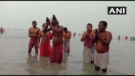 Devotees Take Holy Dip In Ganga On Basant Panchami Zee Business
