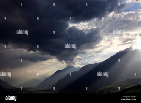 Storm Clouds Rolling Hi Res Stock Photography And Images Alamy