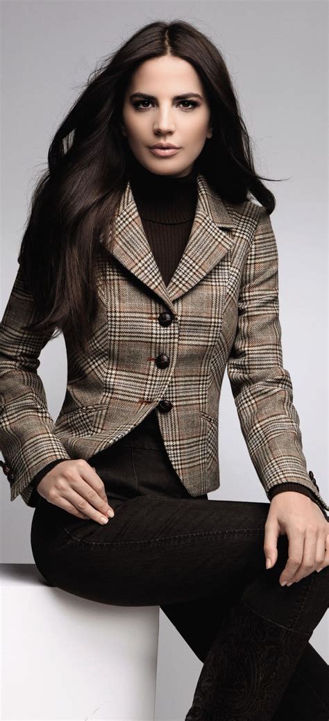 Crafted in sophisticated tweed, this blazer lends itself to the inspiration of coco chanel's iconic collection pieces. What to Wear to a Job Interview: 7 Tips for Women Over 40 ...