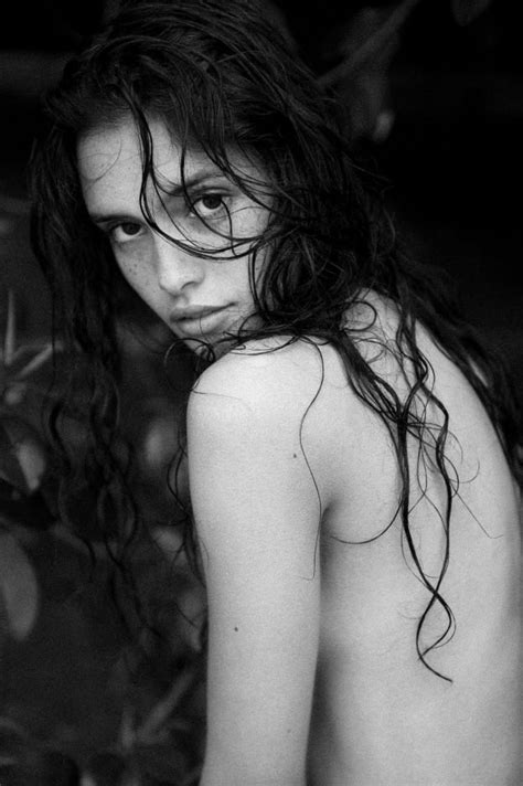 Zoe Barnard Nude And Sexy 19 Photos Thefappening