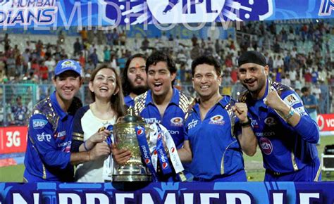 Nita Ambani With The Trophy Bollywood Movies