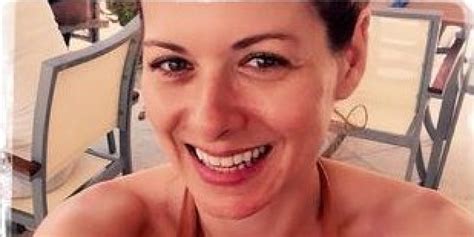 Debra Messing Catches Some Rays In Gorgeous Bikini Selfie