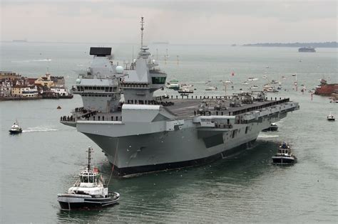 Hms Queen Elizabeth Arrives In Portsmouth 16th August 2017 Aircraft Carrier Royal Navy Ships
