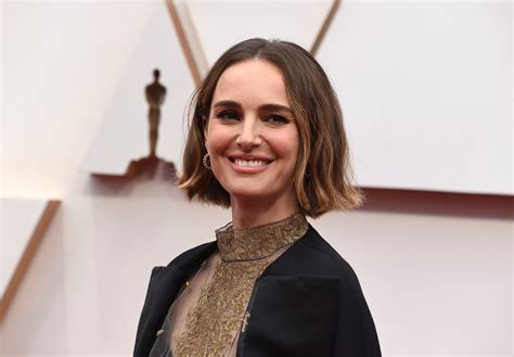 Natalie Portman Wears Oscars Dress With Names Of Women Directors Indiewire